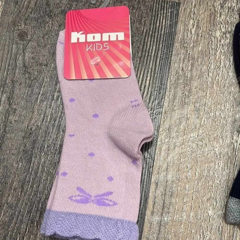 2 baby socks